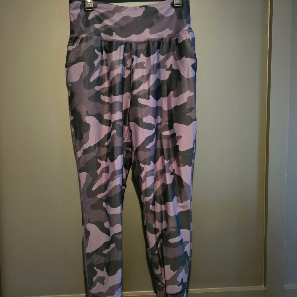 Old Navy Active Camouflage Leggings - Black and Gray